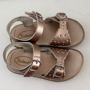 FootMates Girls Rose Gold Buckle Scalloped Sandals